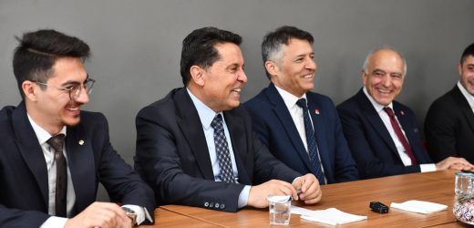 BAŞKAN PROF. DR. AHMET ÖZER İLÇEDEKİ SİYASİ PARTİLERLE BAYRAMLAŞTI