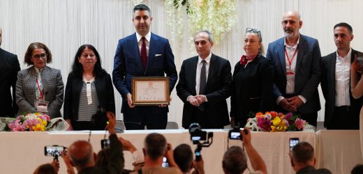 Başkan Gökhan Yüksel Mazbatasını Aldı