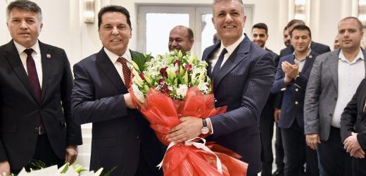 ESENYURT BELEDİYE BAŞKANI PROF. DR. AHMET ÖZER MAZBATASINI ALDI