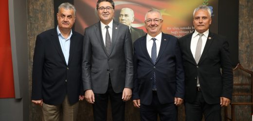 EDREMİTLİLER BAŞKAN ERTAŞ İLE KUCAKLAŞTI – BAYRAMDA BAŞKAN ERTAŞ’A ZİYARETÇİ AKINI