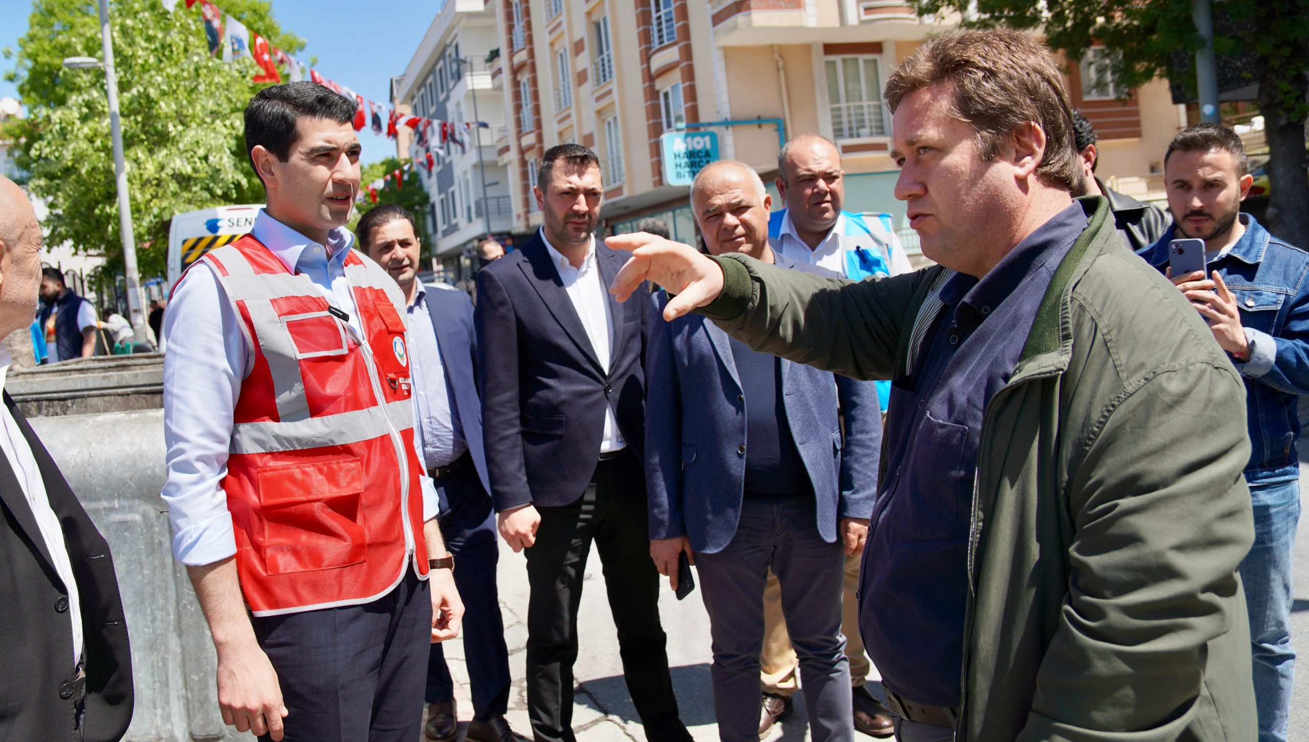 Avcılar’da Mahalle Hizmet Seferberliği Hız Kesmeden Devam Ediyor