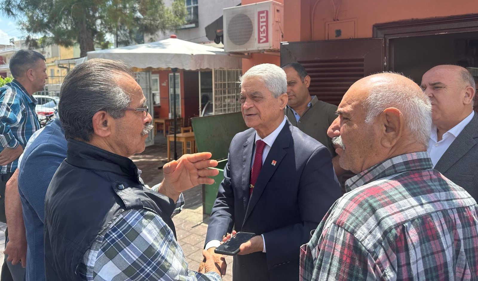 CHP SEYHAN İLÇE ÖRGÜTÜ DUR DURAK BİLMEDEN ÇALIŞIYOR CHP, SEYHAN’DA SEÇİM SONRASI SAHA ÇALIŞMASINA ARA VERMEDİ