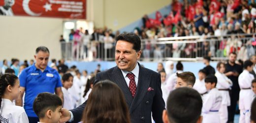 19 MAYIS ESENYURT’TA COŞKUYLA KUTLANDI