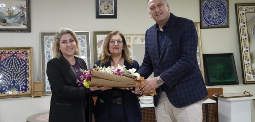 Kartal Belediyesi Çini Sergisi Sanatseverlerle Buluştu