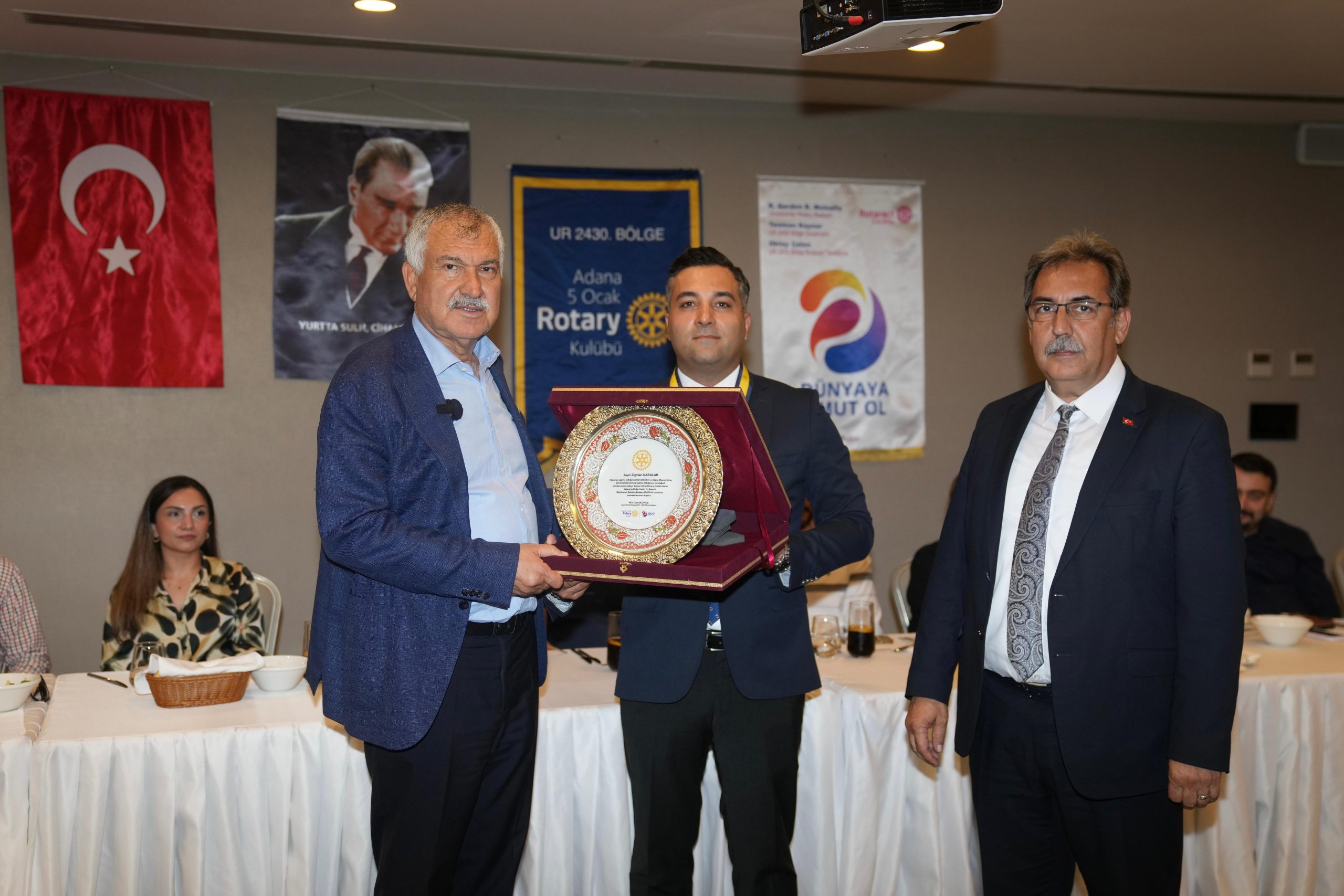 Başkan Zeydan Karalar’a, 5 Ocak Adana Rotary Kulübü’nden ödül