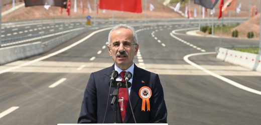 BAKAN URALOĞLU AÇILIŞ TÖRENİ’NDE KONUŞTU: OSMANİYE’YE HIZLI TREN GELECEK