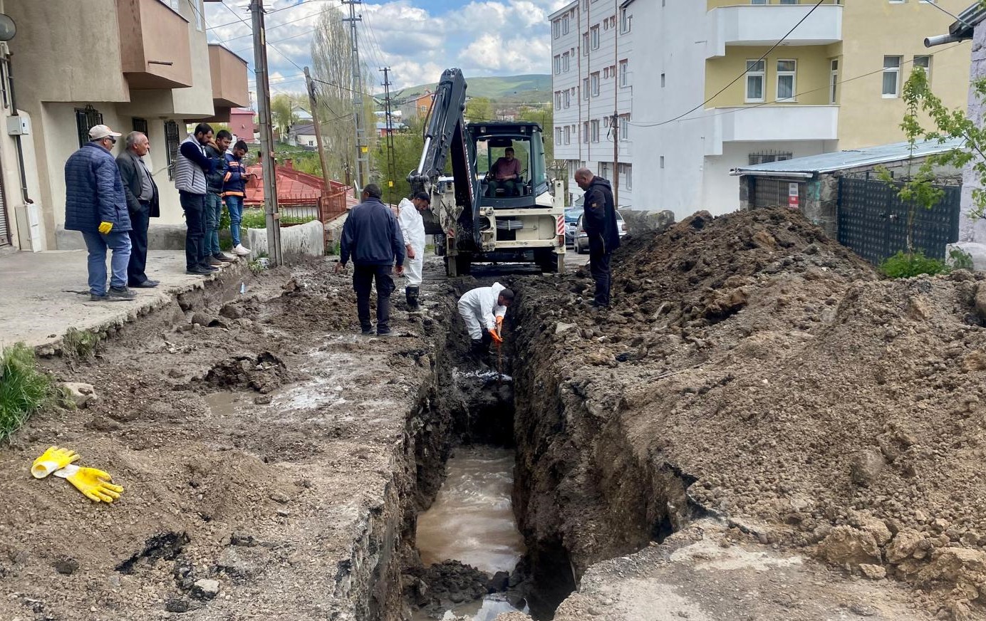 ARDAHAN BELEDİYESİ KANALİZASYON ŞEBEKE İYİLEŞTİRME ÇALIŞMALARINI SÜRDÜRÜYOR