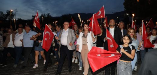 Edremit’te 19 Mayıs coşkusu 19 Mayıs, Suavi konseri ile kutlandı