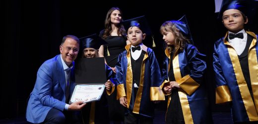 BEYLİKDÜZÜ’NDE MİNİKLERİN MEZUNİYET SEVİNCİ