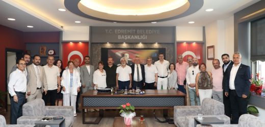 BAŞKAN MEHMET ERTAŞ VATANDAŞLARLA BAYRAMLAŞTI