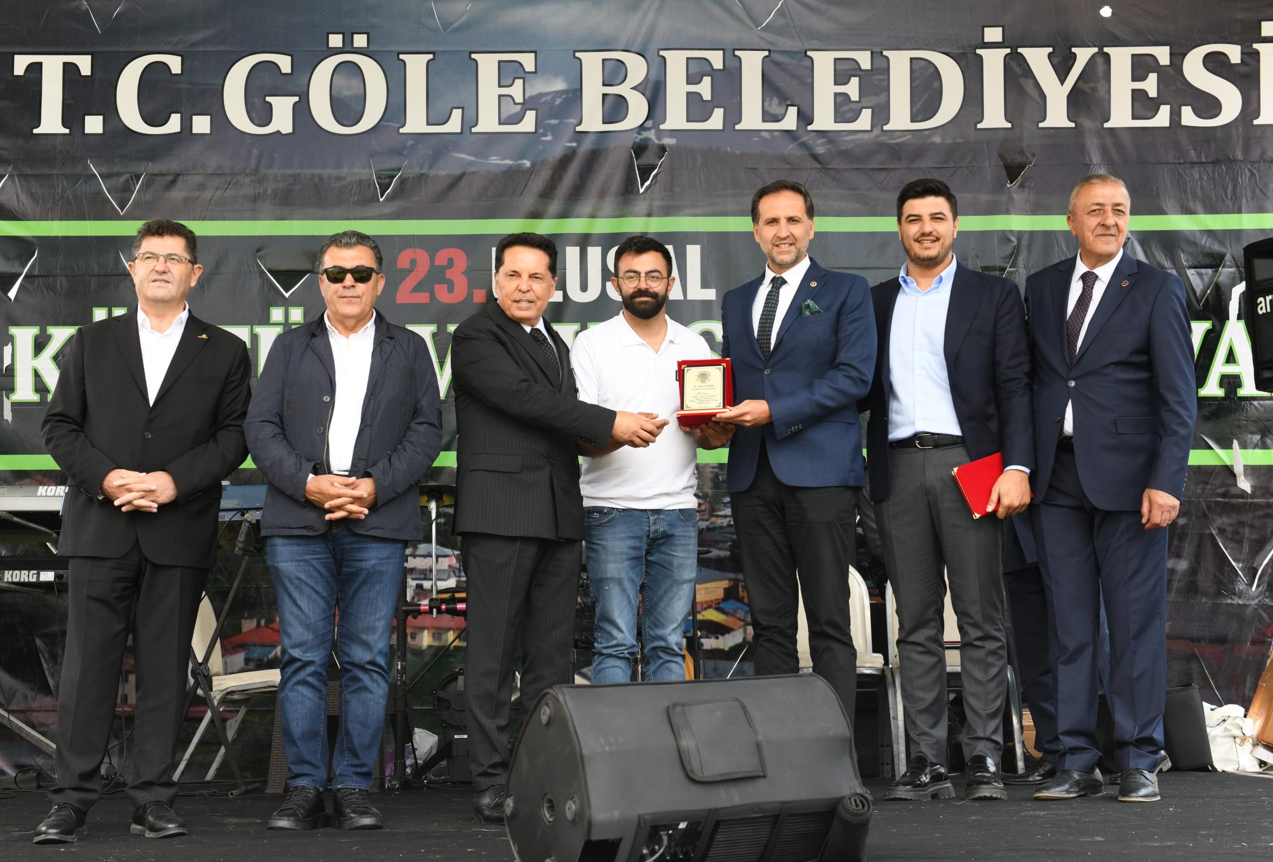 GÖLELİLERDEN BAŞKAN ÖZER’E ‘FAHRİ HEMŞEHRİLİK BERATI’