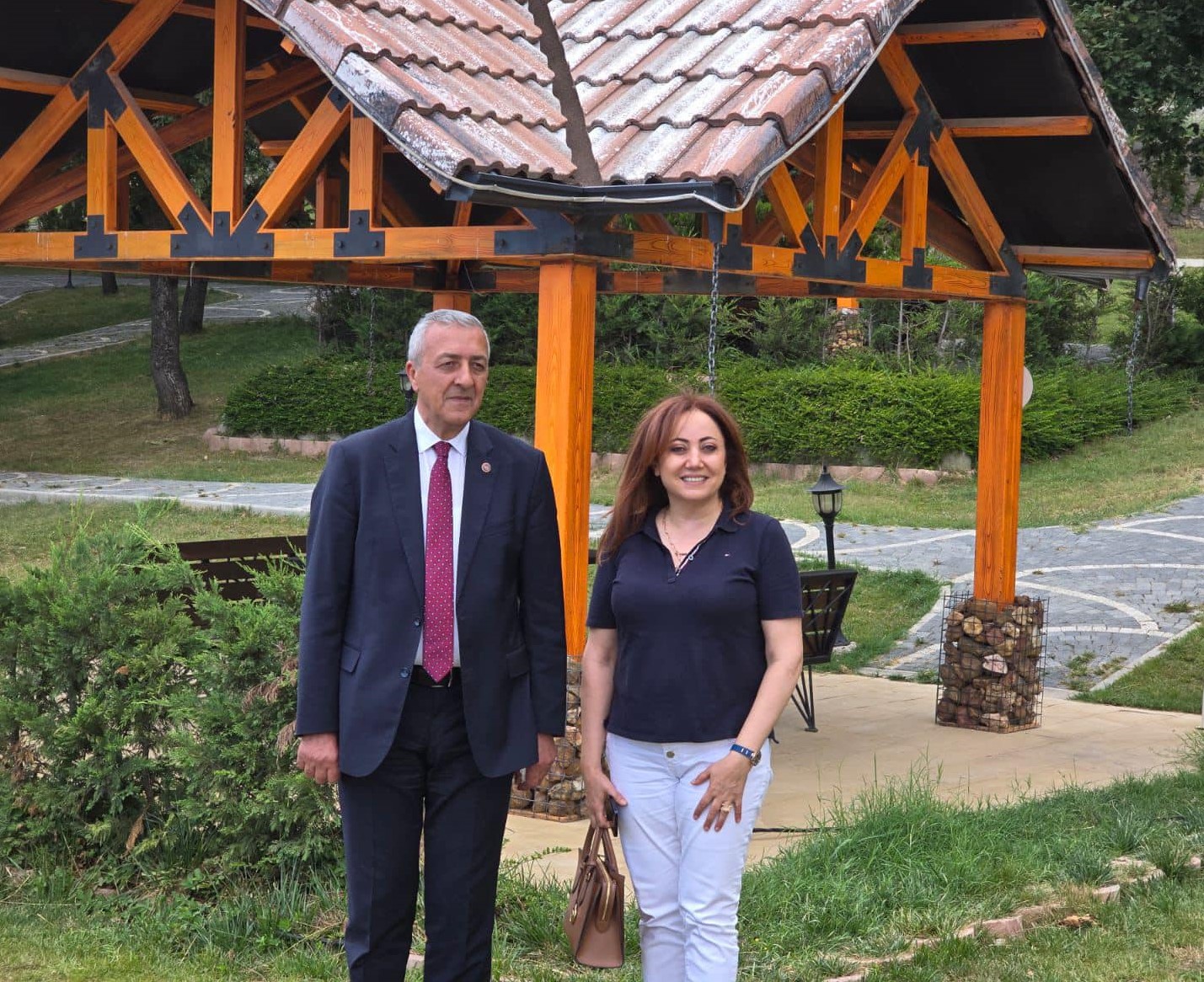 Başkan Budak, Posoflu iş kadını Nurcan Özdemir’i ziyaret etti