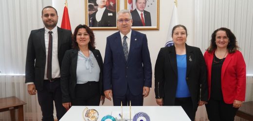 İzmir basin grubu: EÜ Toplum Ruh Sağlığı Merkezinde tedavi gören hastalar ‘arıcılık’ eğitimlerini başarı ile tamamladılar