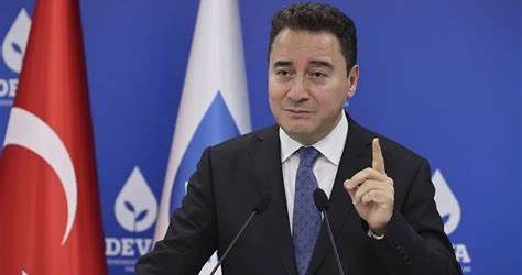 Ali Babacan’dan iktidara: “Siz zenginleşirken bu ülkenin vatandaşları insanca bir yaşamdan geri kalıyor”