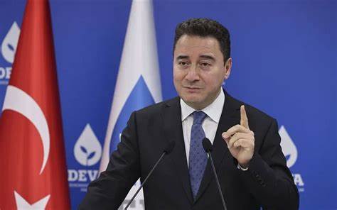 Ali Babacan’dan iktidara: “Siz zenginleşirken bu ülkenin vatandaşları insanca bir yaşamdan geri kalıyor”