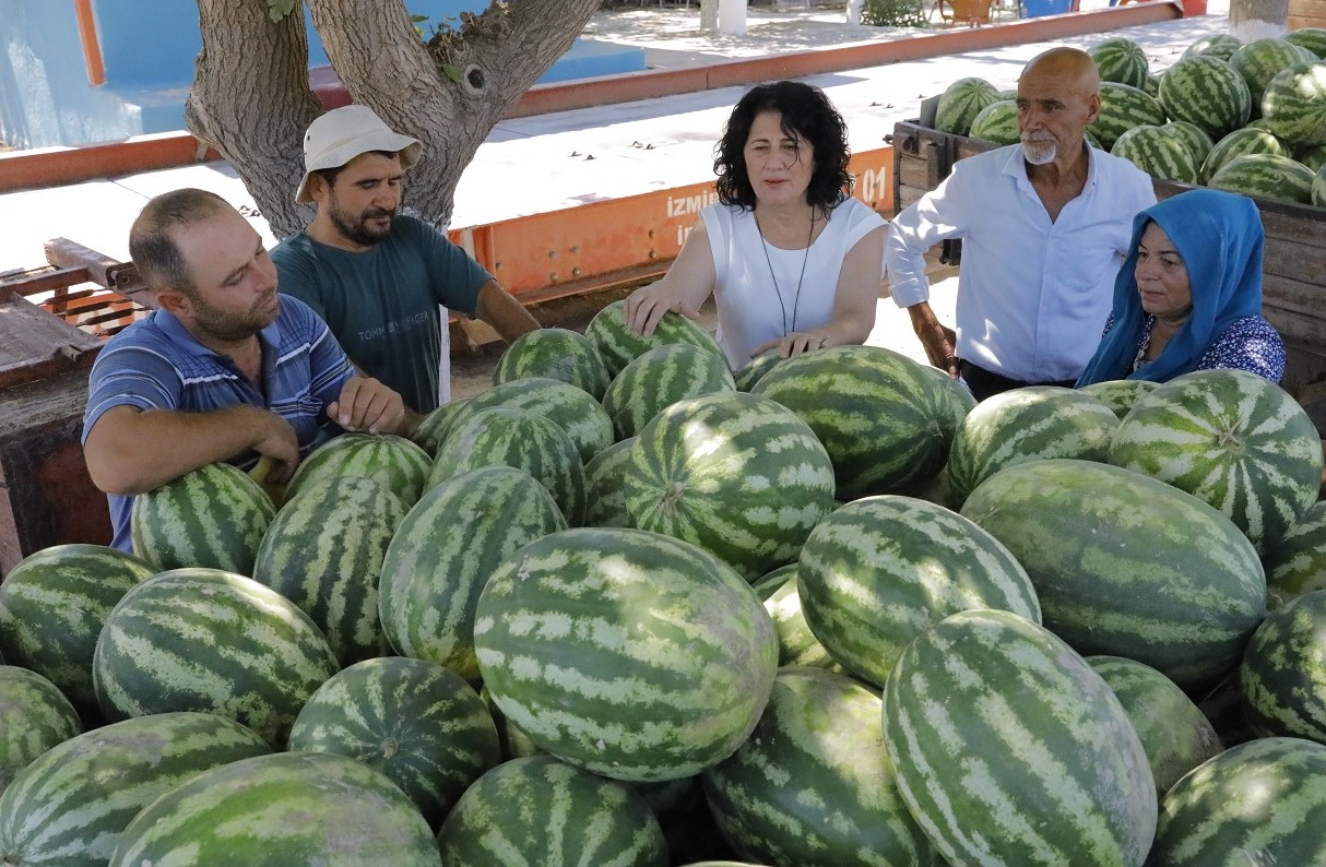 İzmir Büyükşehir Belediyesi ve Kınık Belediyesi’nden Çiftçilere Destek: