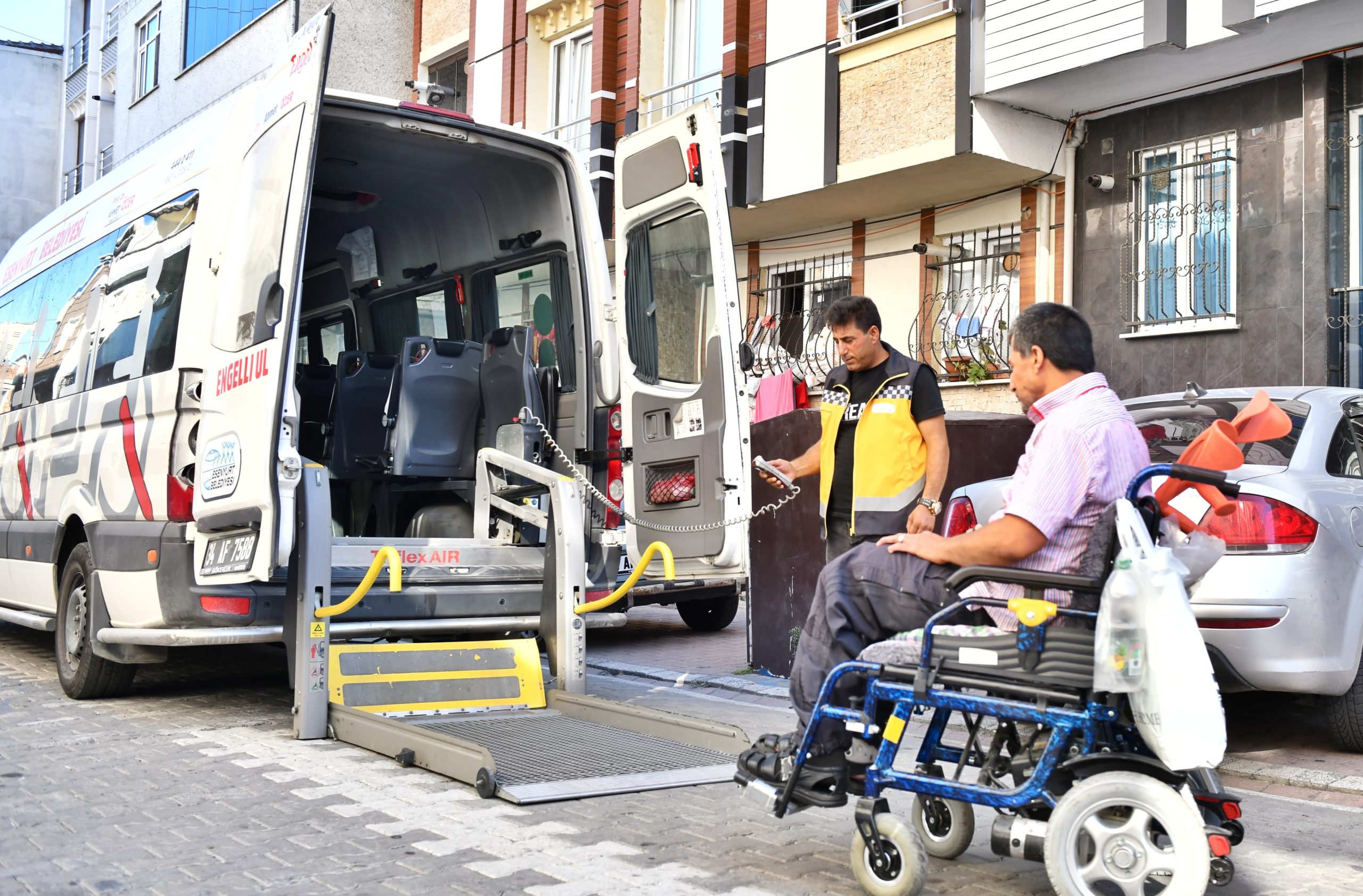 Esenyurt Belediyesinden Ücretsiz “Hasta Nakil Ambulans Hizmeti”