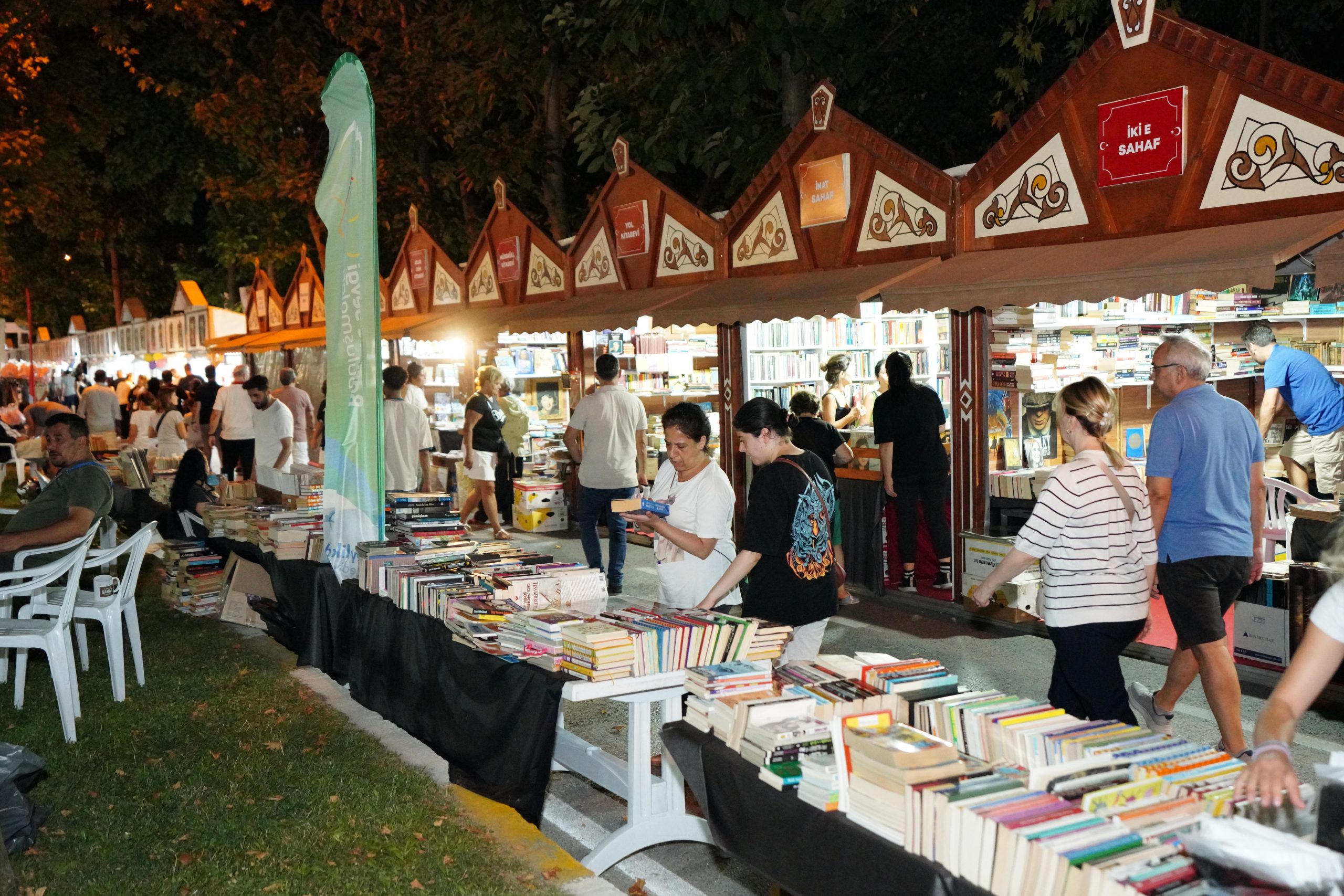 11. BEYLİKDÜZÜ BARIŞ VE SEVGİ BULUŞMALARI SAHAF FESTİVALİ İLE BAŞLADI