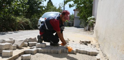 Derince’de Kaldırımlar Yenileniyor