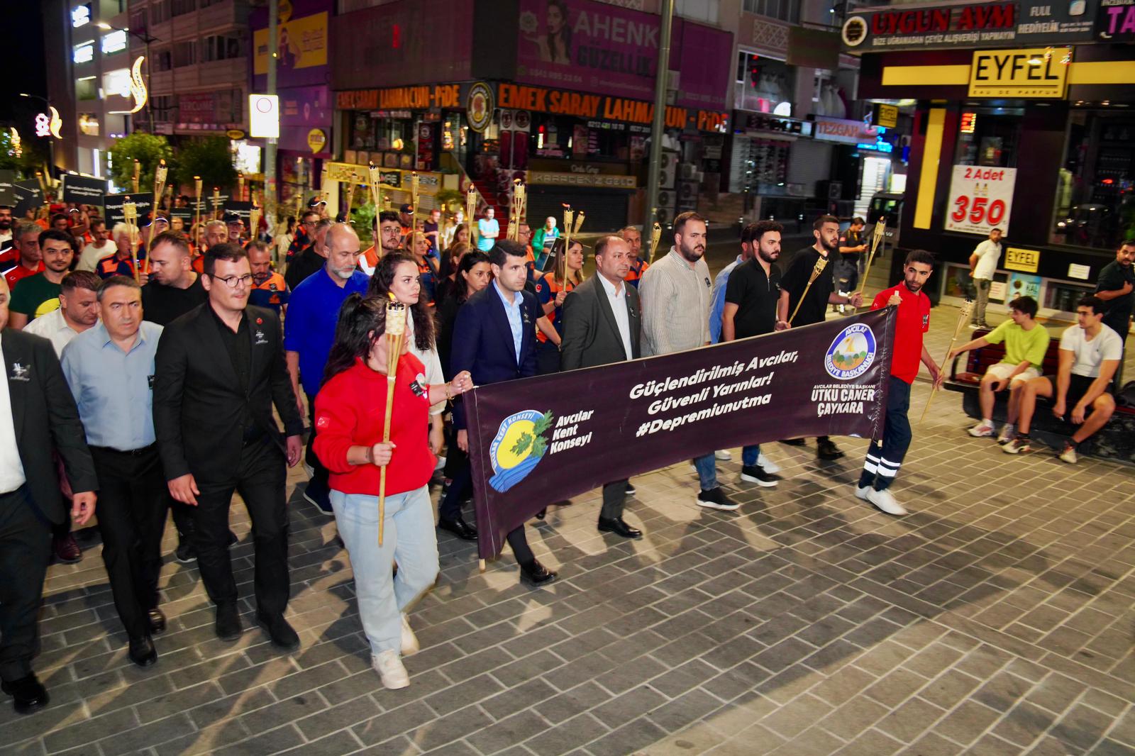 AVCILAR’DA 17 AĞUSTOS MARMARA DEPREMİ’NDE YAŞAMINI YİTİRENLER UNUTULMADI