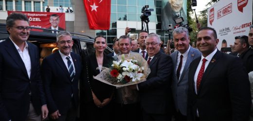 Özgür Özel Edremit Belediyesi’ni ziyaret etti