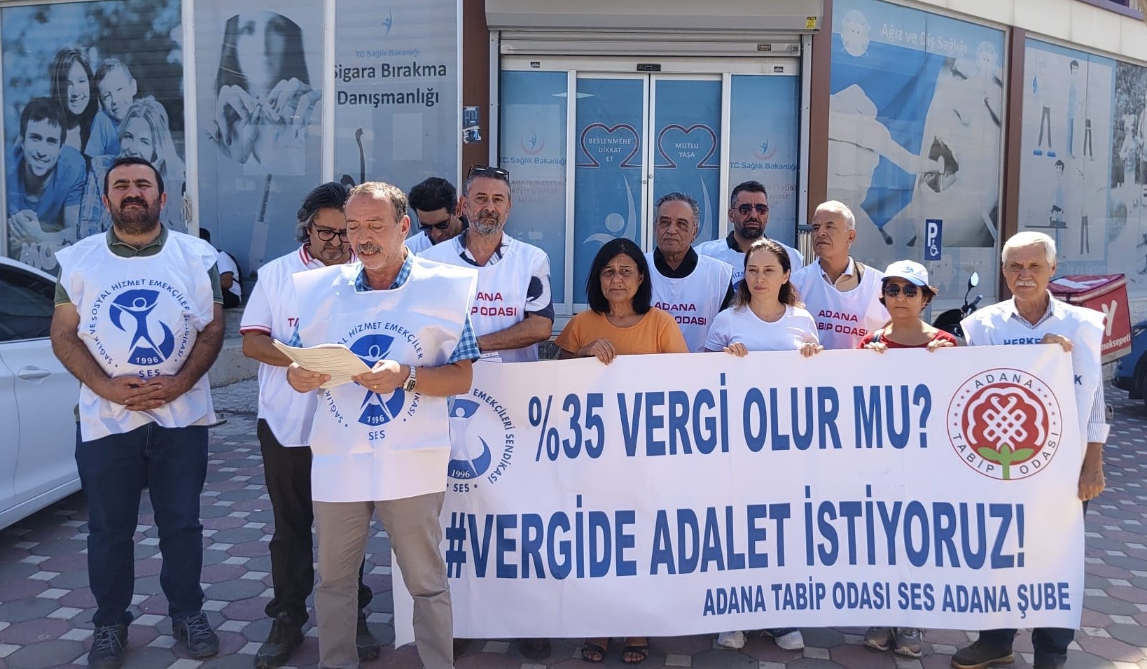 Adana Tabip Odası ve SES Adana Şube Ortak Eylemi: Sağlık Çalışanları 29 Haftadır Vergide Adalet İstiyor!