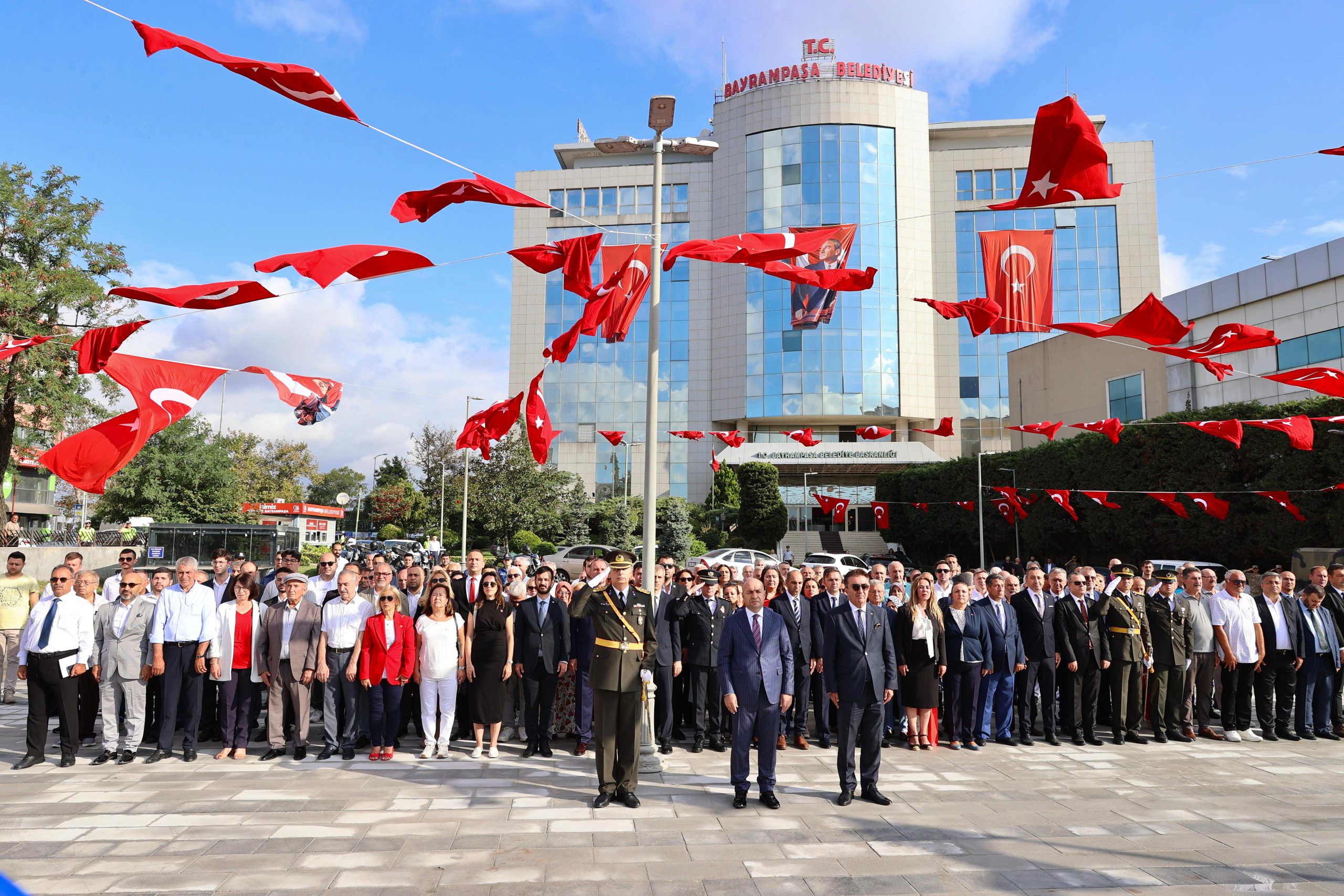 Zafer Bayramı Bayrampaşa’da coşkuyla kutlandı