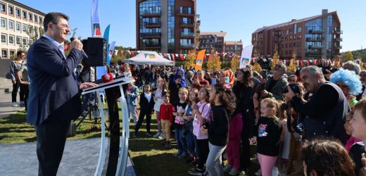 BİNLERCE UÇURTMA GÖKYÜZÜNDE SÜZÜLDÜ