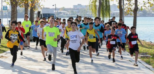 KÜÇÜKÇEKMECE’DE 29 EKİM CUMHURİYET KOŞUSU YAPILDI