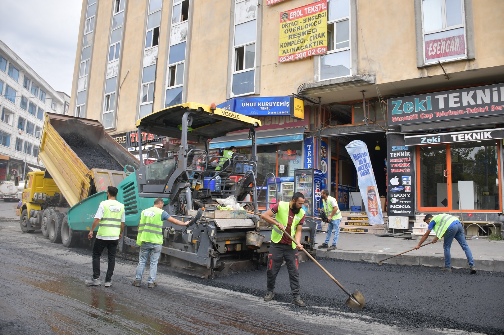 Esenyurt’ta yıllardır bozuk olan yollar yenileniyor!