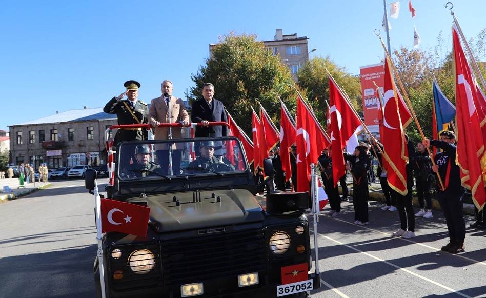 ARDAHAN’DA CUMHURİYET BAYRAMI’NIN 101. YAŞI COŞKUYLA KUTLANDI