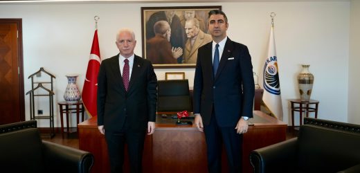 İstanbul Valisi Davut Gül ve Başkan Gökhan Yüksel Kartallı Muhtarlarla Bir Araya Geldi