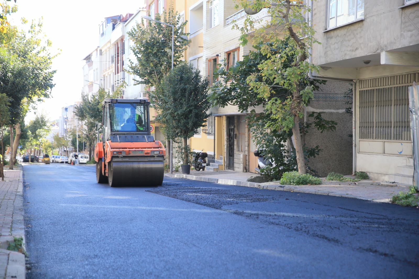 Bayrampaşa’da yol ve kaldırımlar yenileniyor, ulaşım kolaylaşıyor