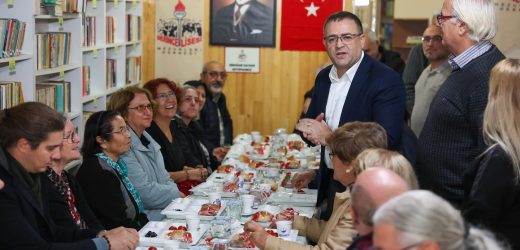 Başkan Gökçe, Derince Lisesi Mezunları Derneği Öğretmenlerini Unutmadı