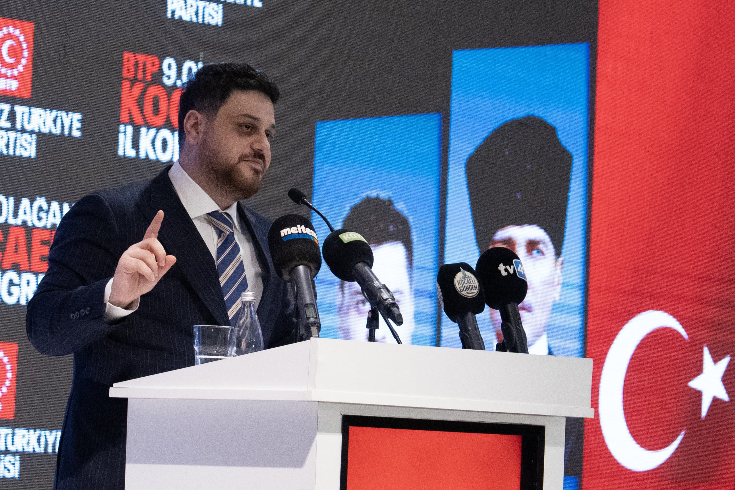 (BTP) Genel Başkanı Hüseyin Baş Kocaeli’de Partisinin İl Kongresinde Konuştu.