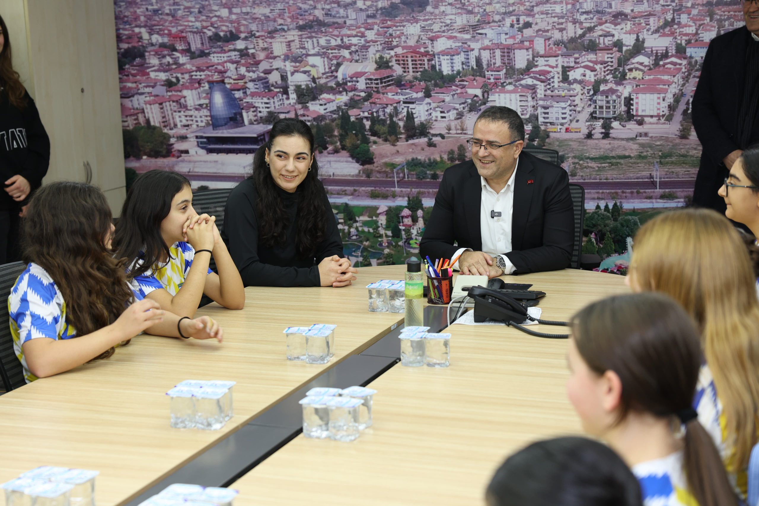 Derincespor’un Şampiyonları Başkan Gökçe ile Buluştu