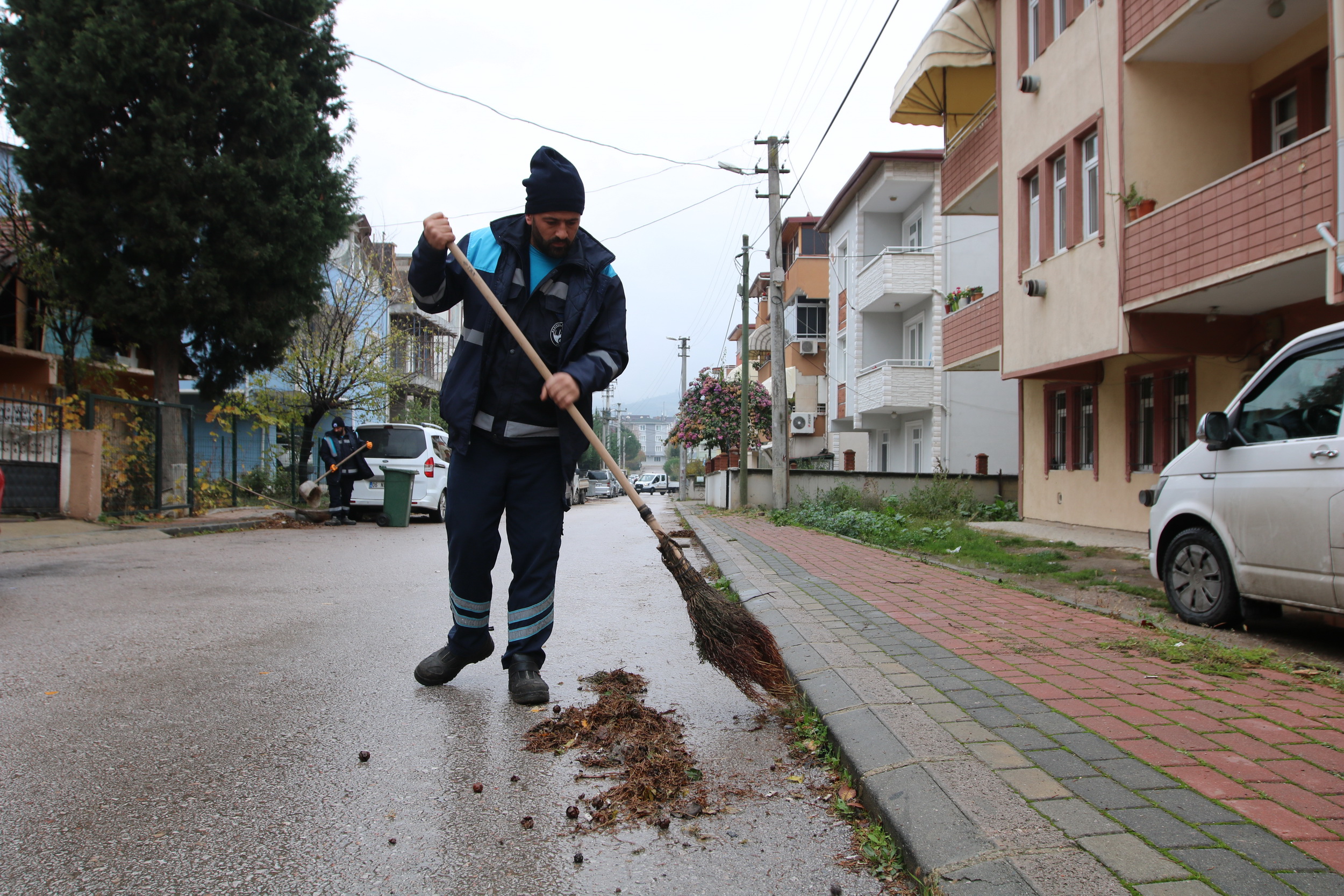 Derince’de Temizlik Çalışmaları Aralıksız Sürüyor