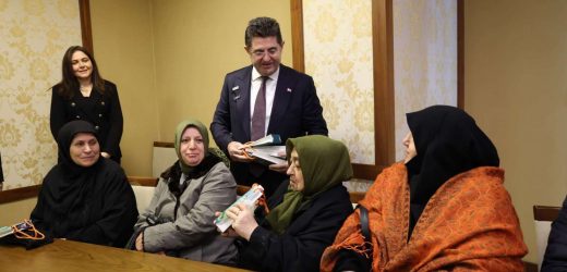 ÇEKMEKÖY’DE 30 YILLIK TAPU HASRETİ SON BULDU