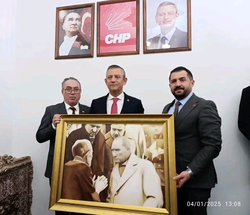 Erdoğan Tok’tan Özgür Özel’e Atatürk Portresi