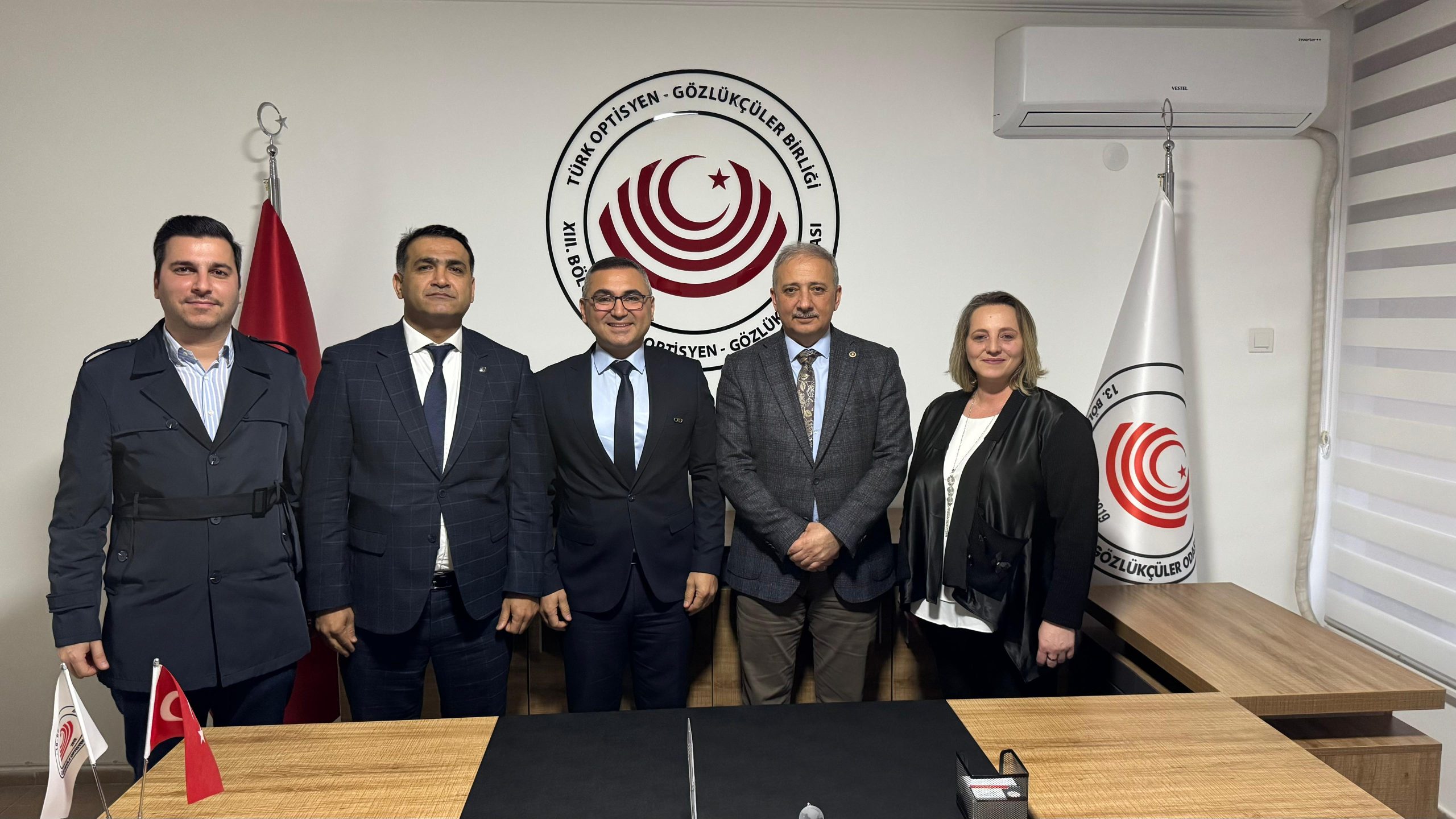 AK Parti Muğla Milletvekili Kadem Mete Menteşe’de meslek odalarını ziyaret etti.