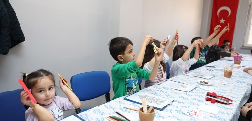 Minik Eller Büyük Hayaller