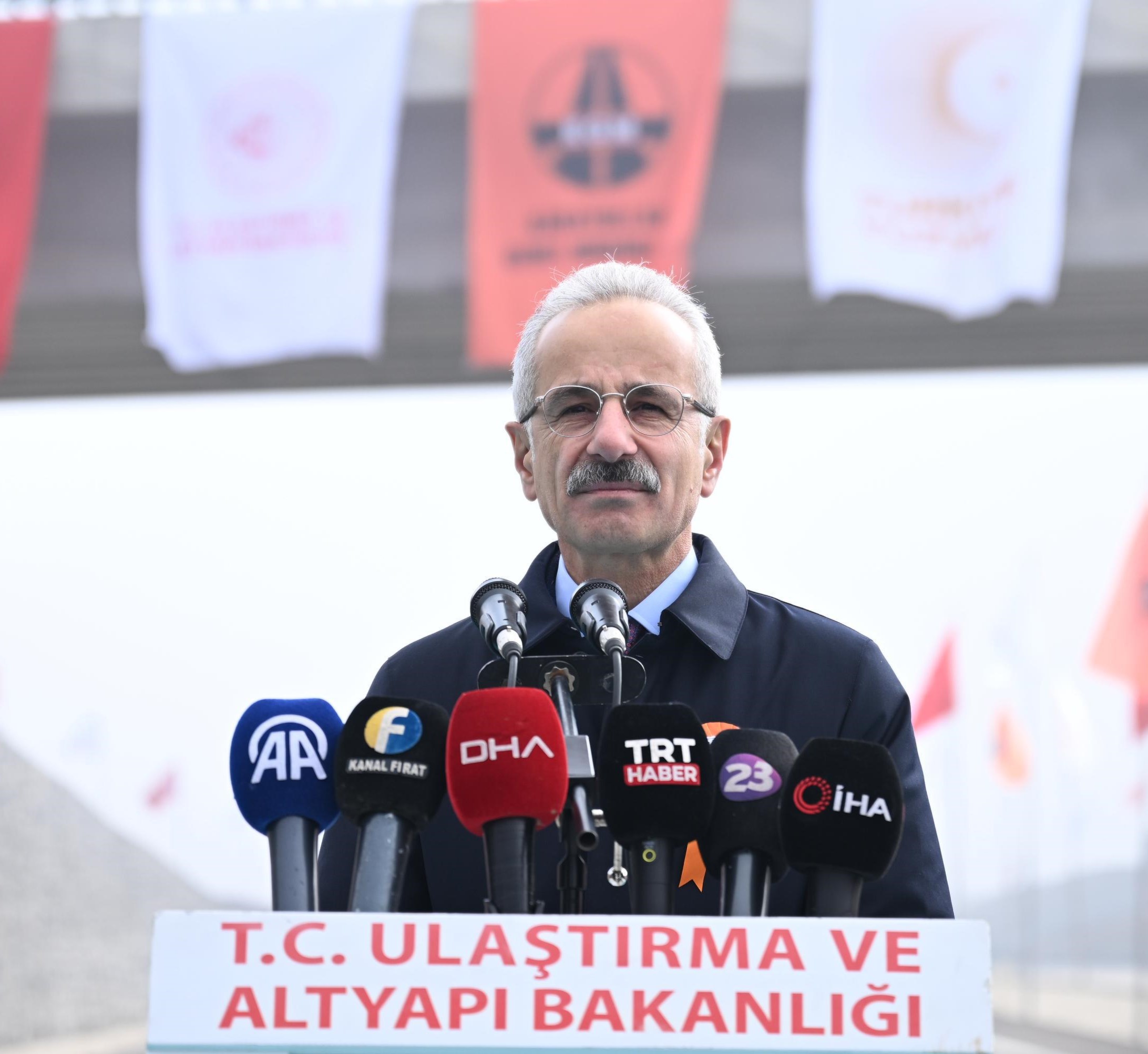 YARIM SAATLİK YOL 8 DAKİKAYA DÜŞTÜ