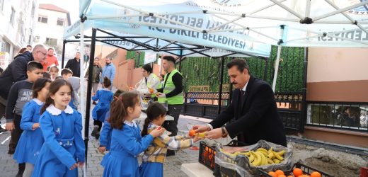 Başkan Kırgöz’den öğrencilere taze meyve ikramı