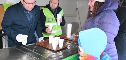 Başkan Bahçetepe’den Vatandaşlara Sıcak Çorba İkramı