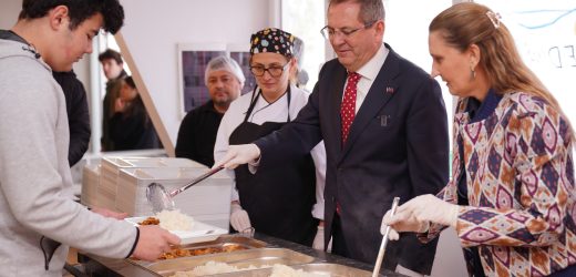 Ayvalık Belediyesi ikinci “Öğrenci Lokantası” hizmete girdi.