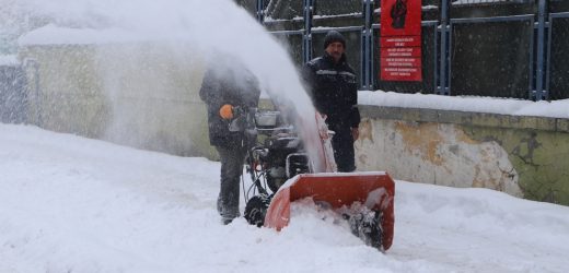ARDAHAN BELEDİYESİ ‘KARLA MÜCADELE EKİPLERİ’NDEN YOĞUN MESAİ