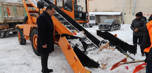 BELEDİYE EKİPLERİ’NDEN KARLA AMANSIZ MÜCADELE