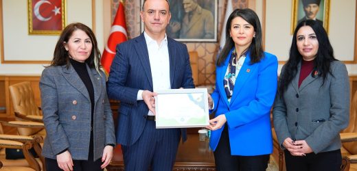 CHP. Kadın İstanbul İl Kadın Kolları Başkanı Hatice Selli Dursun, Başkan Alper Yeğini Ziyaret Etti.