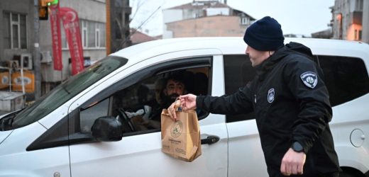Gaziosmanpaşa Belediyesi’nden Her Gün 3 Bin Kişiye İftar Yemeği