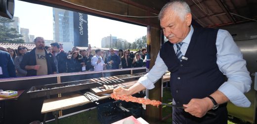 Adana, UNESCO Yaratıcı Şehirler Ağı’na gastronomi alanında aday şehir oldu ve dosya Paris’te oylanacak.